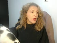 I consider myself an authentic, feminine, and very curious person. I enjoy conversation and creating a real connection with those who visit me.
I love sensuality, the playful glances, and the complicity that arises when two people dare to enjoy the moment. Here you