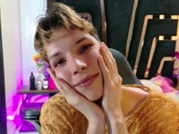 I am a very sensual, fun trans girl with a lot of energy. I love connecting with the people who enter my room and creating a warm, relaxed and fantasy-filled atmosphere. If you are looking for someone authentic, playful and who enjoys every moment with you, you are in the right place. I like to flirt, fulfill fantasies and make each visitor feel special.