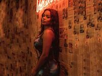 cam girl masturbating with sextoy LorraineJhonsson