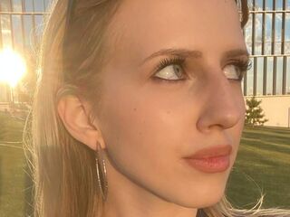 shaved pussy webcam AishaSpringstead