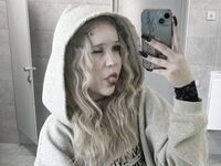 webcam strip tease show AlicaUwu