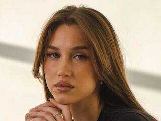 free nude cam AmelinaBrauberg