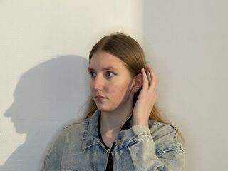 cam girl masturbating with sextoy AmiEllert