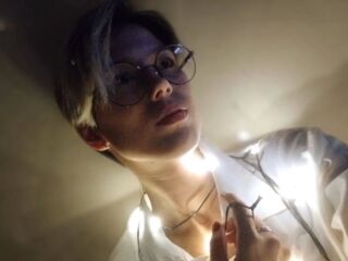 cam strip tease AureliaRavens