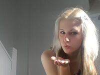 fingering camwhore BeatriceOsner