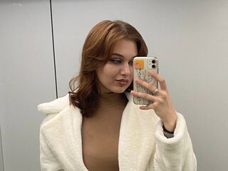 cam girl playing with dildo BrynnMeury