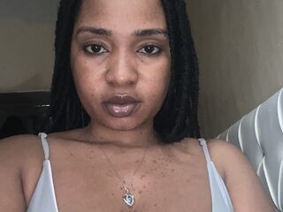 cam girl playing with sextoy CarolineJames