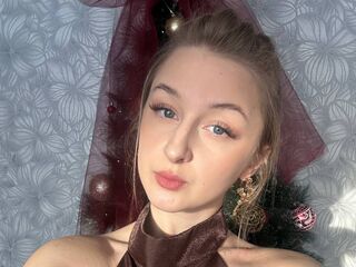 naughty cam girl fingering shaved pussy CharoletteHeckle