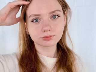 beautiful webcamgirl CreolaMarn