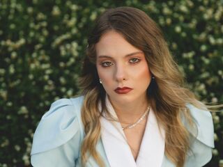 topless webcamgirl DrusillaPettet