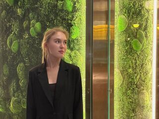 naked girl with webcam fingering pussy EdaNoreikaite