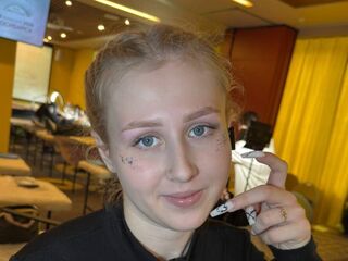 fingering camslut EmelinaKrider