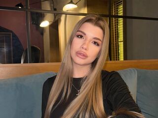 naughty camgirl masturbating with vibrator EmmyRamsdell