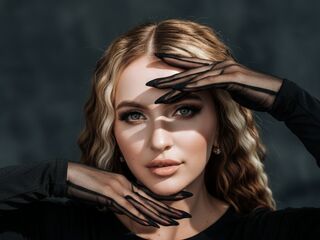 naked girl with webcam masturbating EvaVibe