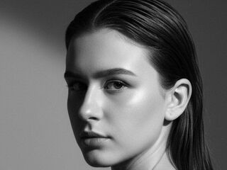camgirl showing tits HildaBarzey