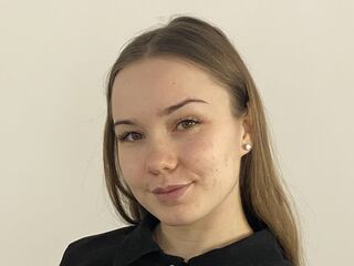 camgirl fingering shaved pussy KayleenSteuart