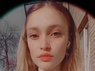 cam girl playing with sextoy KendalSommella