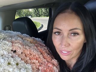 naughty cam girl fingering pussy LipaWild