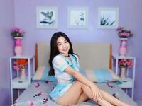 cam girl playing with sextoy LisaYein