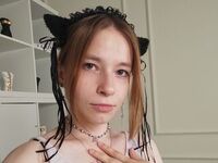 cam girl playing with sextoy LynetteHeart