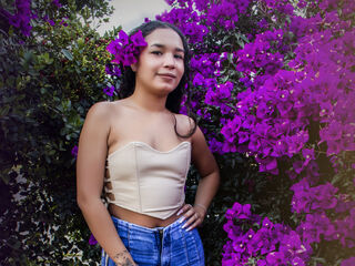 topless camgirl MailyCambell