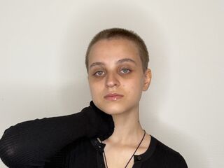 girl showing pussy MargrettHussar