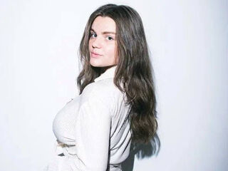 naughty camgirl masturbating with dildo MelaniMell