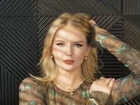 fingering girl cam MiaLloydy