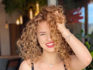 naked camgirl masturbating with vibrator MiaPolanska