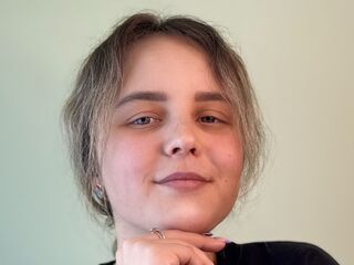 camwhore masturbating with sextoy MichaeleBendall