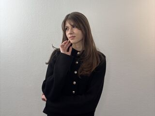 beautiful webcamgirl MonicaWohletz