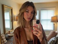 cam girl playing with sextoy PandoraZavasky