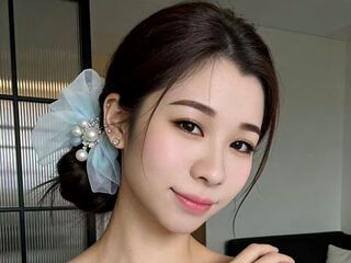 camslut spreading pussy QinWeiwei