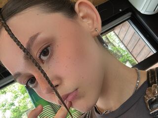 naked girl with webcam masturbating with vibrator RebbecaKennemer