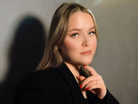 hot cam girl spreading pussy SallySavage