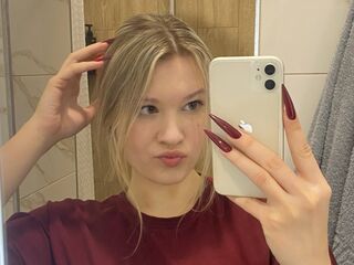 fingering webcam girl SkyeDavi