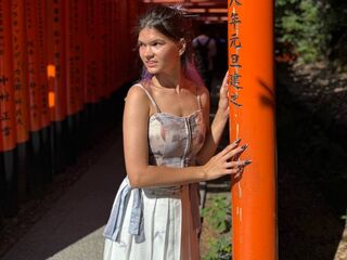 naked webcamgirl picture ThuAllin