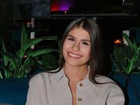 cam girl playing with dildo TiaBeumer