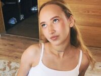 camslut topless VeniceMidden