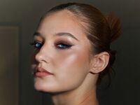 free nude live show VerniaGrenon